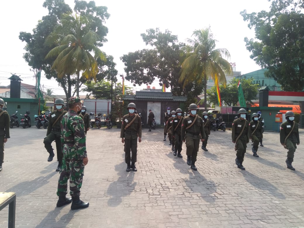 Kodim 0301/PBR Berikan Latihan Dasar Menwa UNRI
