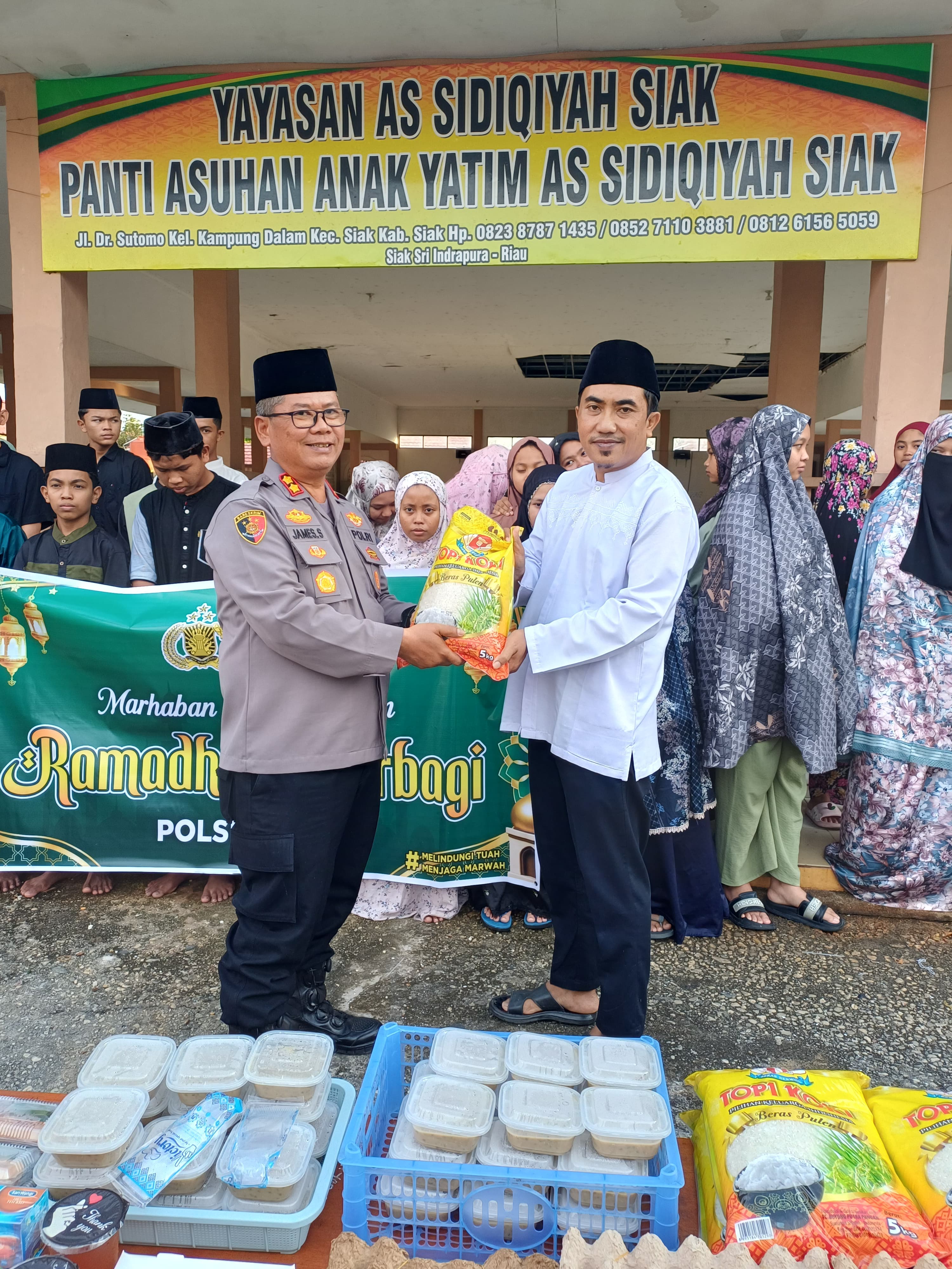 Polsek Siak Berbagi di Bulan Suci Ramadhan, 50 Paket Buka Puasa dan Sembako Disalurkan Ke Panti Asuhan