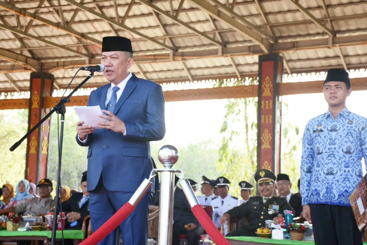 Pemkab Tubaba Melaksanakan Upacara Memperingati Hari Pahlawan dan Hari Kesehatan Nasional