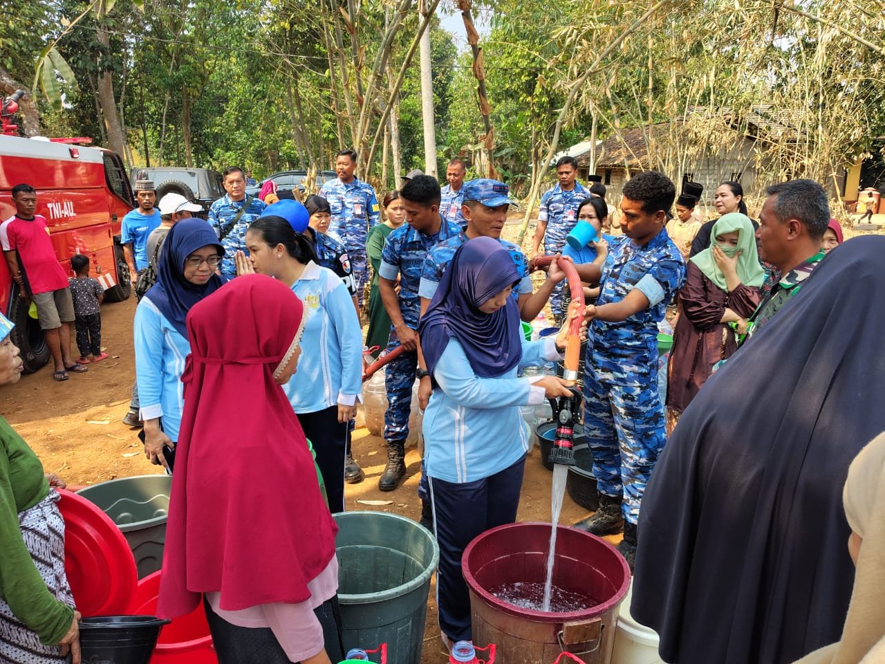 Musim Kemarau, Lanud Saleh Basarah Jajaran Kodau I, Peduli Warga Salurkan Air Bersih 