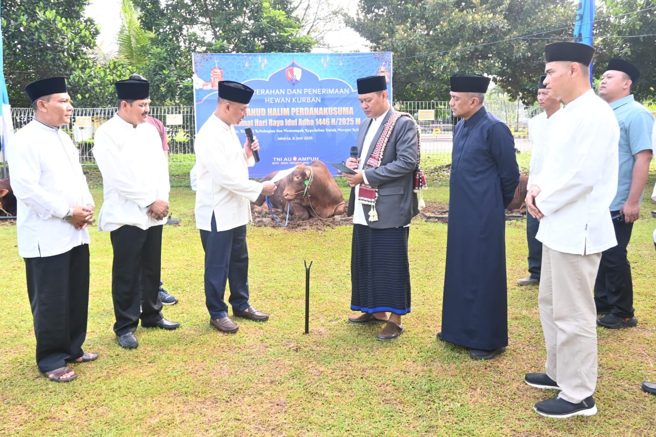 Berbagi Di Idul Adha 1446 H, Pangkoopsud I Serahkan Hewan Korban