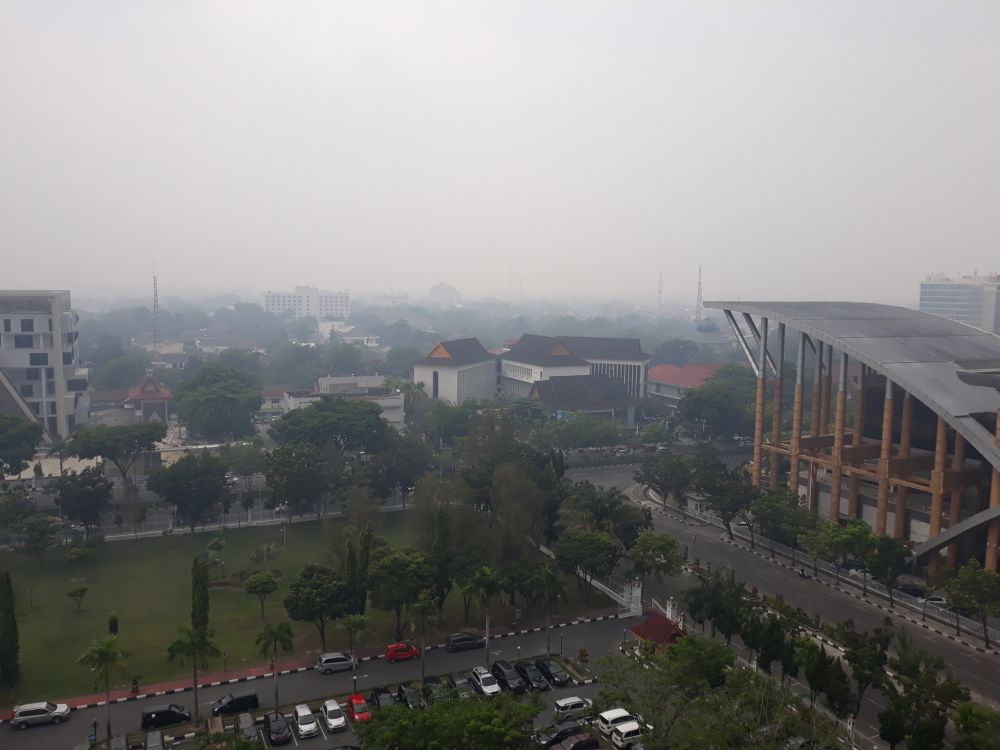 Gubri Izinkan Sekolah Libur Yang Di Daerahnya Sudah Cukup Parah Terkena Kabut Asap