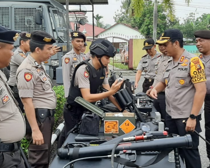 Kapolres Kampar Cek Alsus Sabhara Untuk Kesiapan Pengamanan Jelang Pelantikan Presiden RI