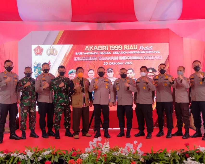 Alumni Akabri 99 Riau Peduli, Salurkan 1000 Bansos Dan Gelar 1000 Vaksinasi