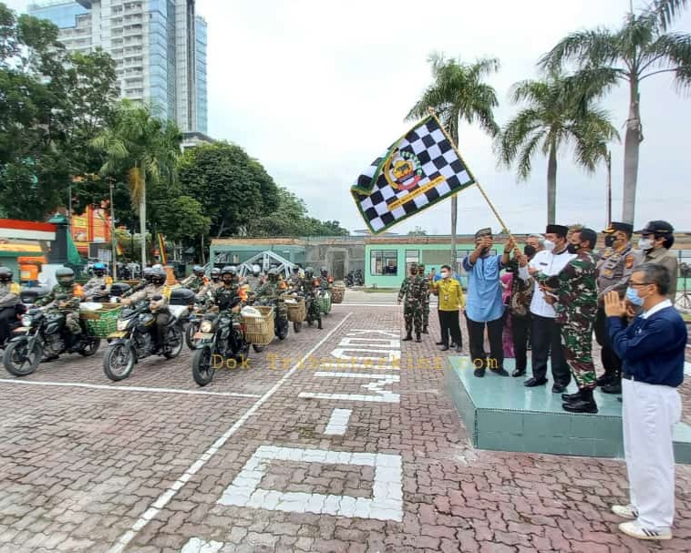 Dandim 0301/PBR Bersama Wali Kota Beserta Forkompinda Laksanakan Kegiatan Penyaluran Bansos Beras Kepada Masyarakat Terdampak Covid-19 di Makodim