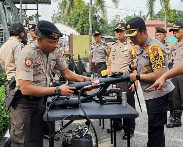 Kapolres Kampar Cek Alsus Sabhara Untuk Kesiapan Pengamanan Jelang Pelantikan Presiden RI