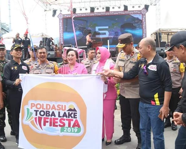 Bupati Taput Hadiri 'Poldasu Toba Lake Fiesta 2019'