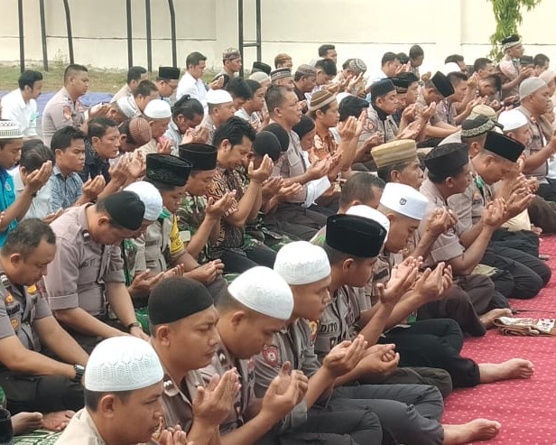 Polres Palangka Raya dan Masyarakat Salat Istisqa