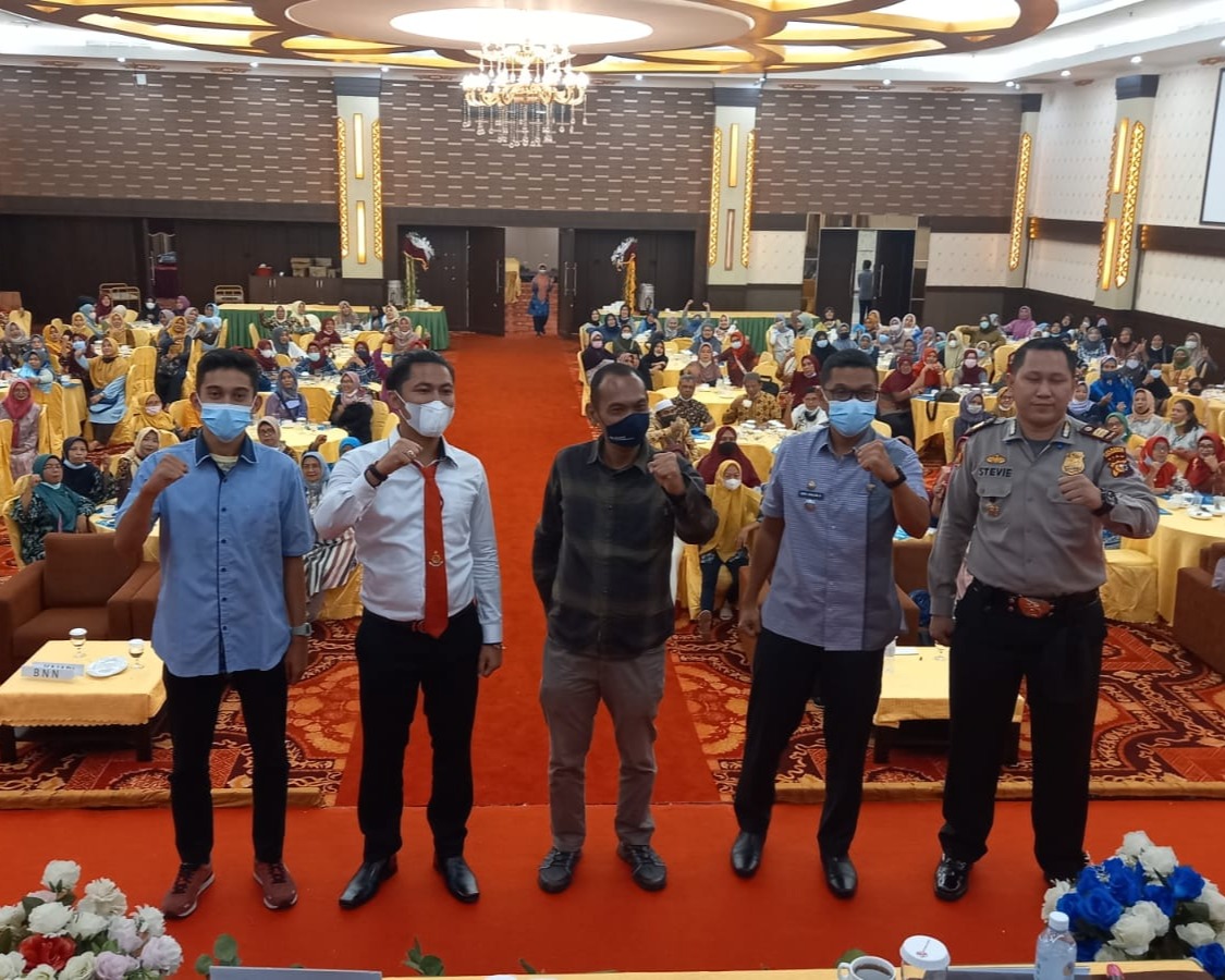 Polsek Limapuluh Launching Robot Sipele Buatan Anak SMA, Dalam Kegiatan Sosialisasi Penyuluhan Bahaya Narkoba di Wilayah Kecamatan Limapuluh