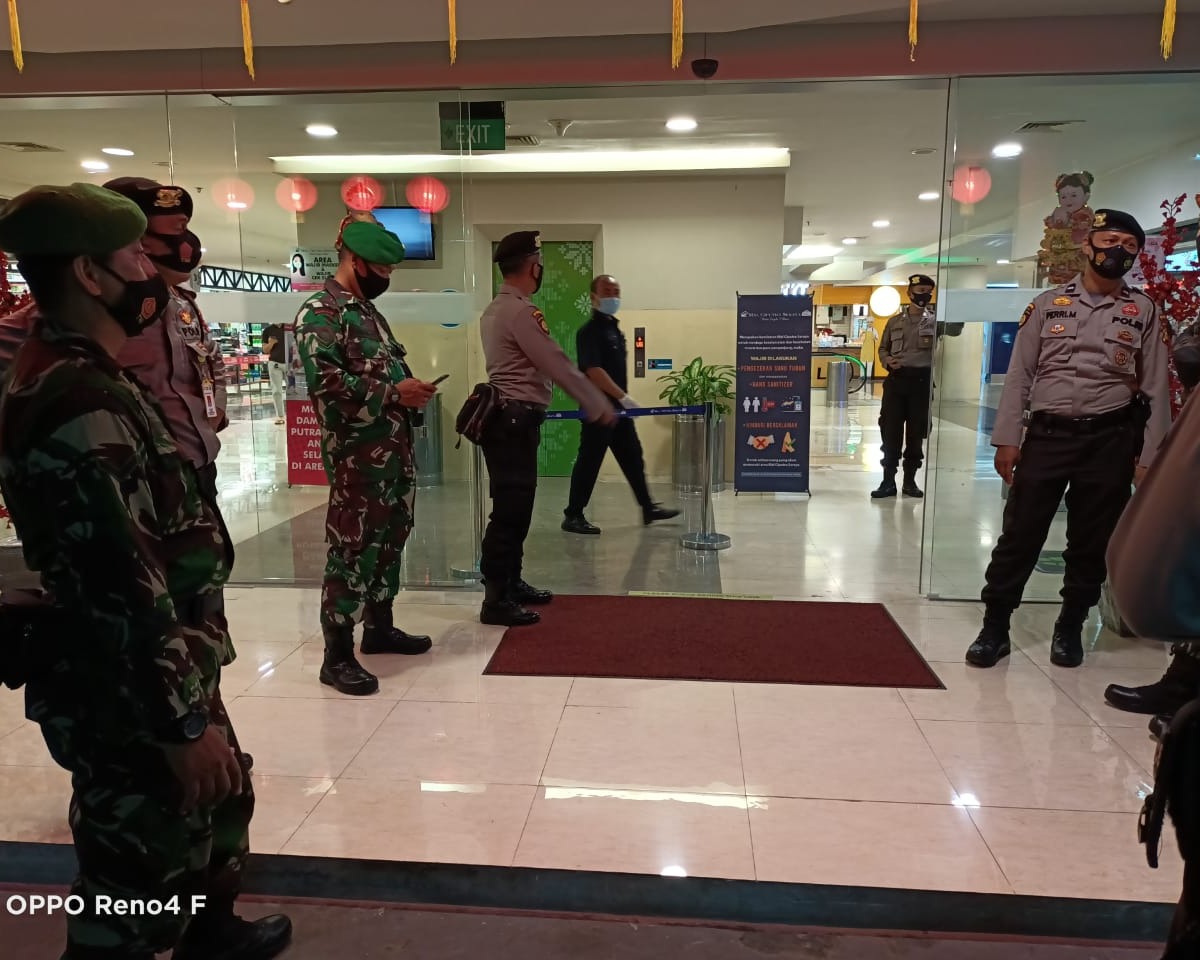 Wujud Sinergitas TNI - Polri, Babinsa Kodim 0301/PBR Bersama Bhabinkamtibmas Gelar Patroli Cipta Kondisi