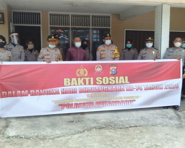 Memperingati Hari Bhayangkara Ke 74, Polresta Pekanbaru Laksanakan Bakti Sosial Anjang Sana Besuk Anggota Yang Sakit