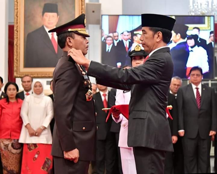 Presiden Jokowi Melantik Komisaris Jenderal Polisi Drs. Idham Aziz, M.Si Sebagai Kapolri