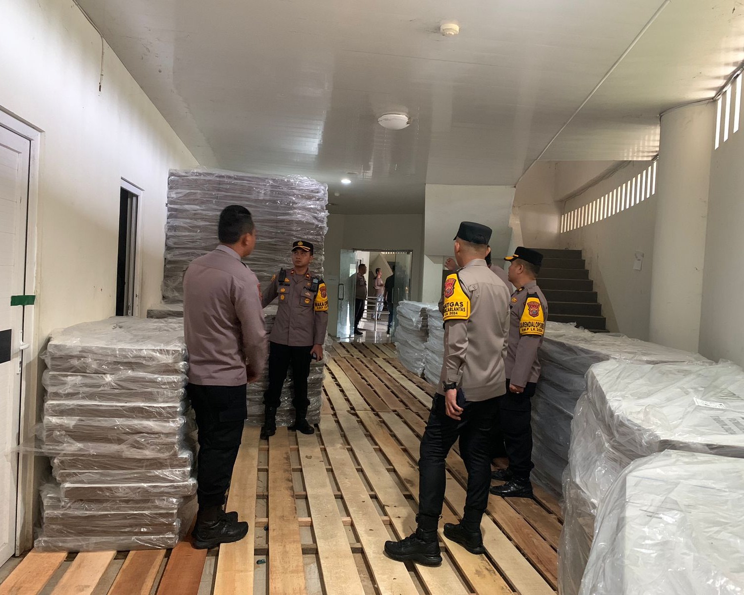 Wakapolres Kampar Cek Gudang Logistik KPU Kampar Pastikan Aman Jelang Pilkada Tahun 2024