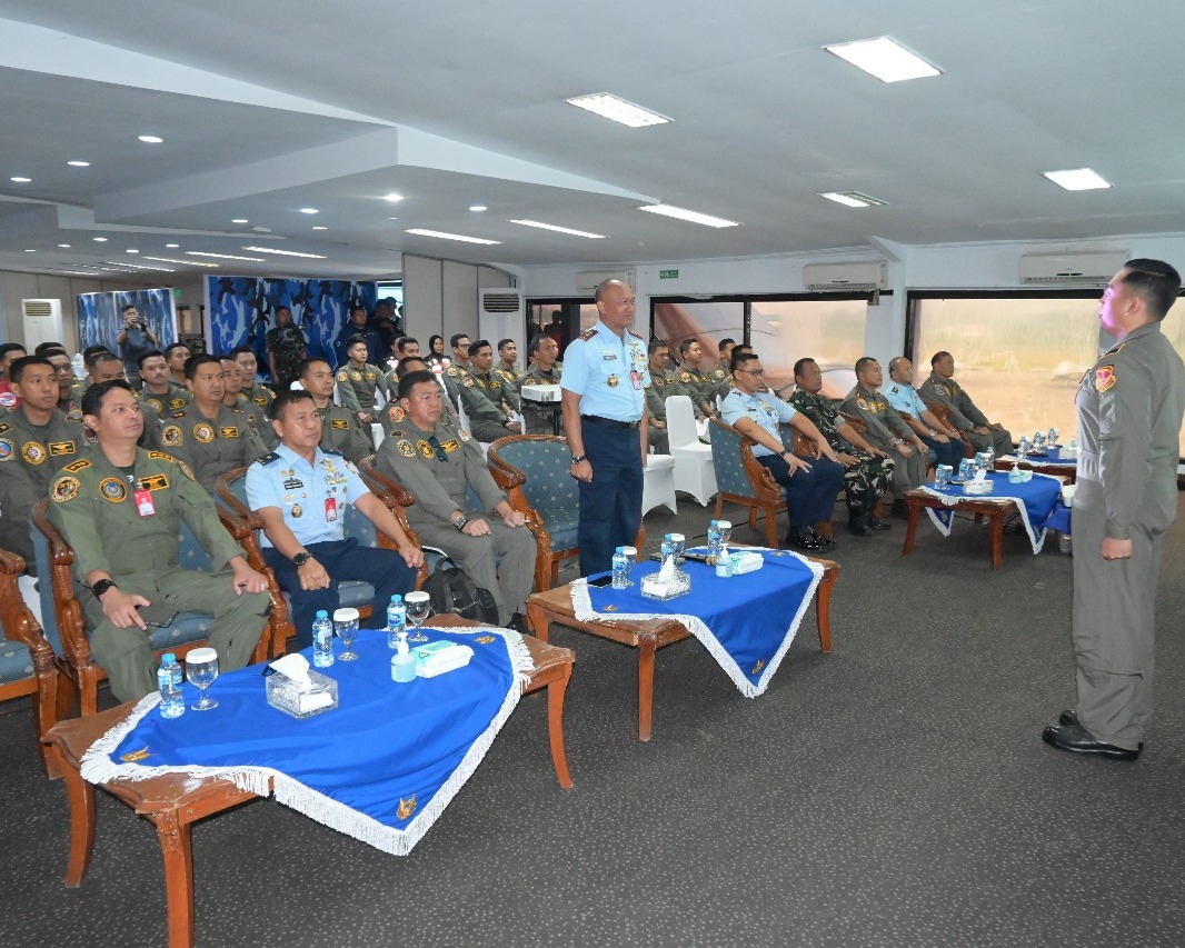Lanjutkan Misi Mulia, Panglima Koops Udara I Pimpin Briefing Penerbangan Persiapan HUT RI Ke-80