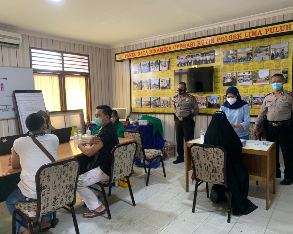 Dukung Percepatan Vaksinasi, Polsek Limapuluh Buka Gerai Vaksin Presisi di Mapolsek
