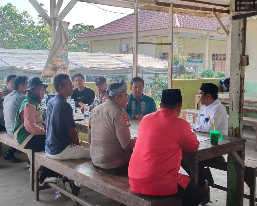 Polsek Pangkalan Kuras Bekerja Sama Dengan Kelompok Tani di Lahan 20 Ha di SMKN 1 dan Desa Harapan Jaya, Untuk Ketahanan Pangan