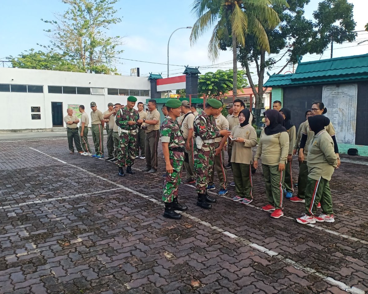 Kodim 0301/Pekanbaru Melaksanakan Pemeriksaan Kelengkapan Administrasi Personil dan Staf TNI