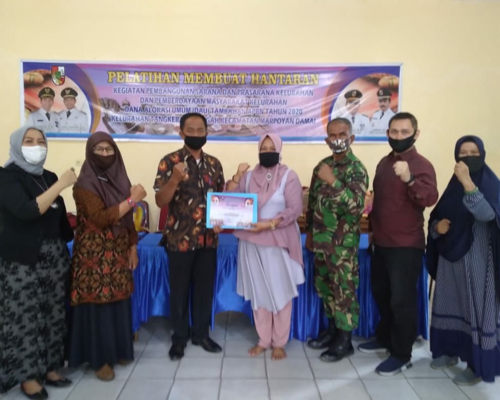 Babinsa Kodim 0301/PBR Hadiri Pelatihan Accesoris Melayu di Kelurahan Sialang Sakti