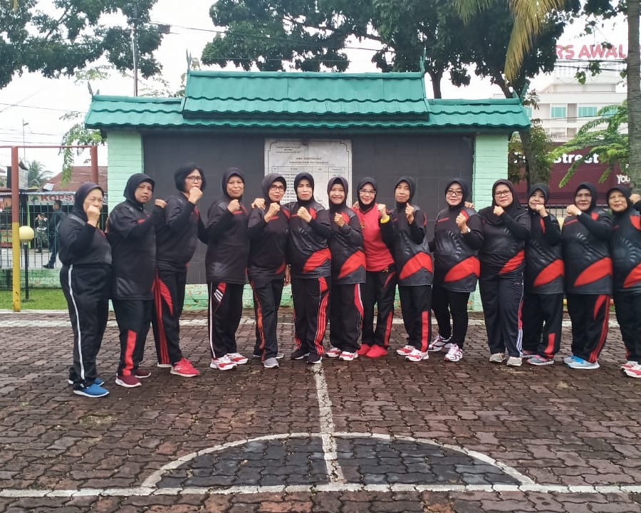 Jaga Kebugaran, PNS Kodim 0301/Pekanbaru Melaksanakan Olahraga Senam dan Joging