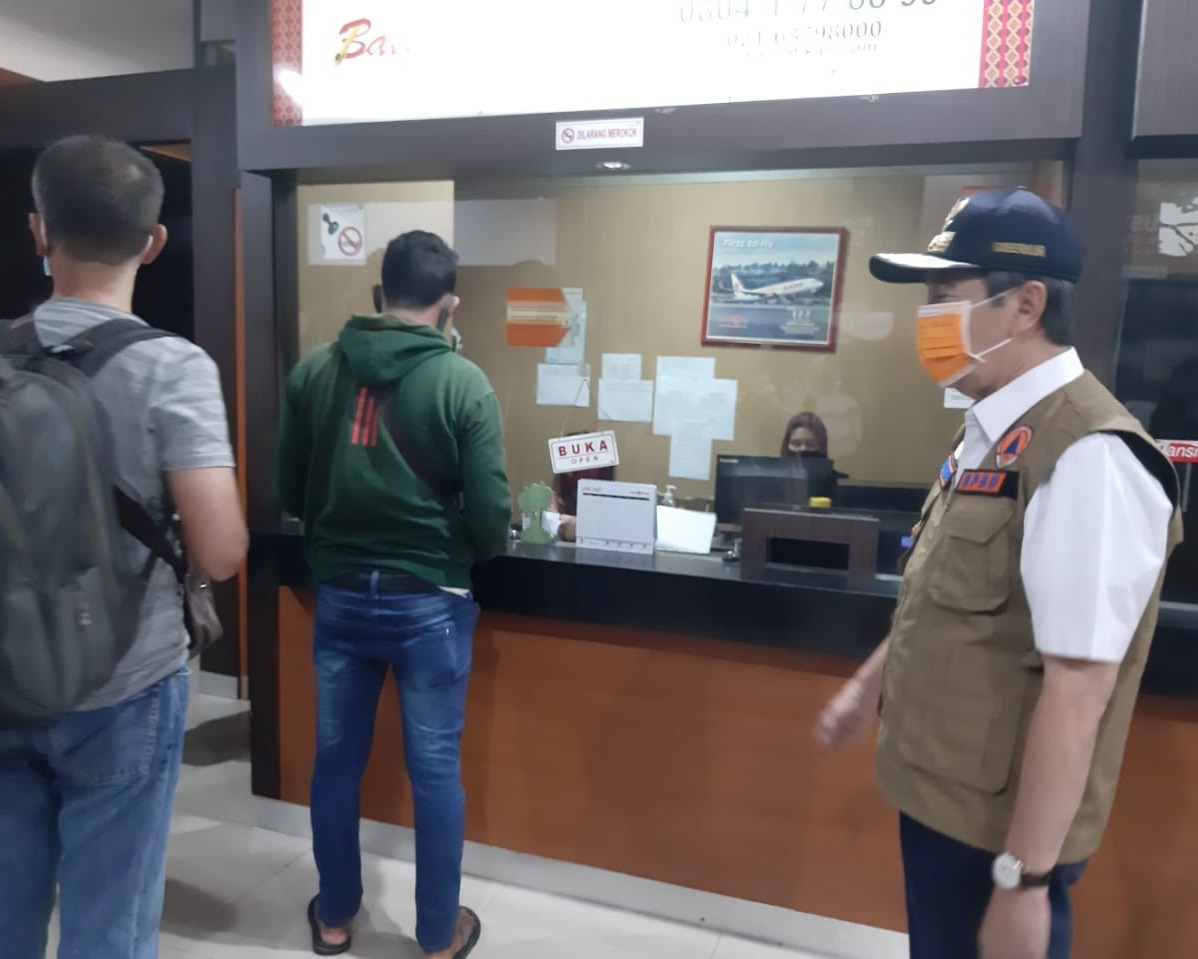 Cegah Penyebaran Covid-19, Gubri Melakukan Peninjauan Bandara SSK II Pekanbaru Dan Terminal BRPS Terkait Pelaksanaan PSBB