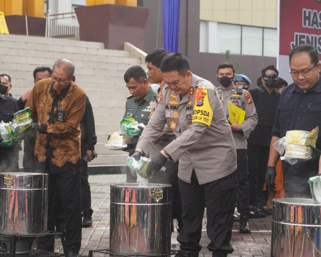 Polda Riau Musnahkan Barang Bukti Narkoba, Irjen Pol M Iqbal Tegas Tidak Akan Berhenti Berantas