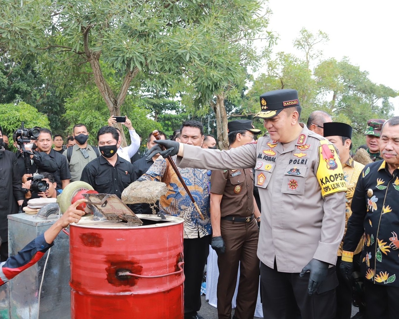 Gelar Peralatan dan Musnahkan Barang Bukti, Kapolda Riau: Semangatnya Adalah Kerja Kolaboratif dan Kesiapan Peralatan