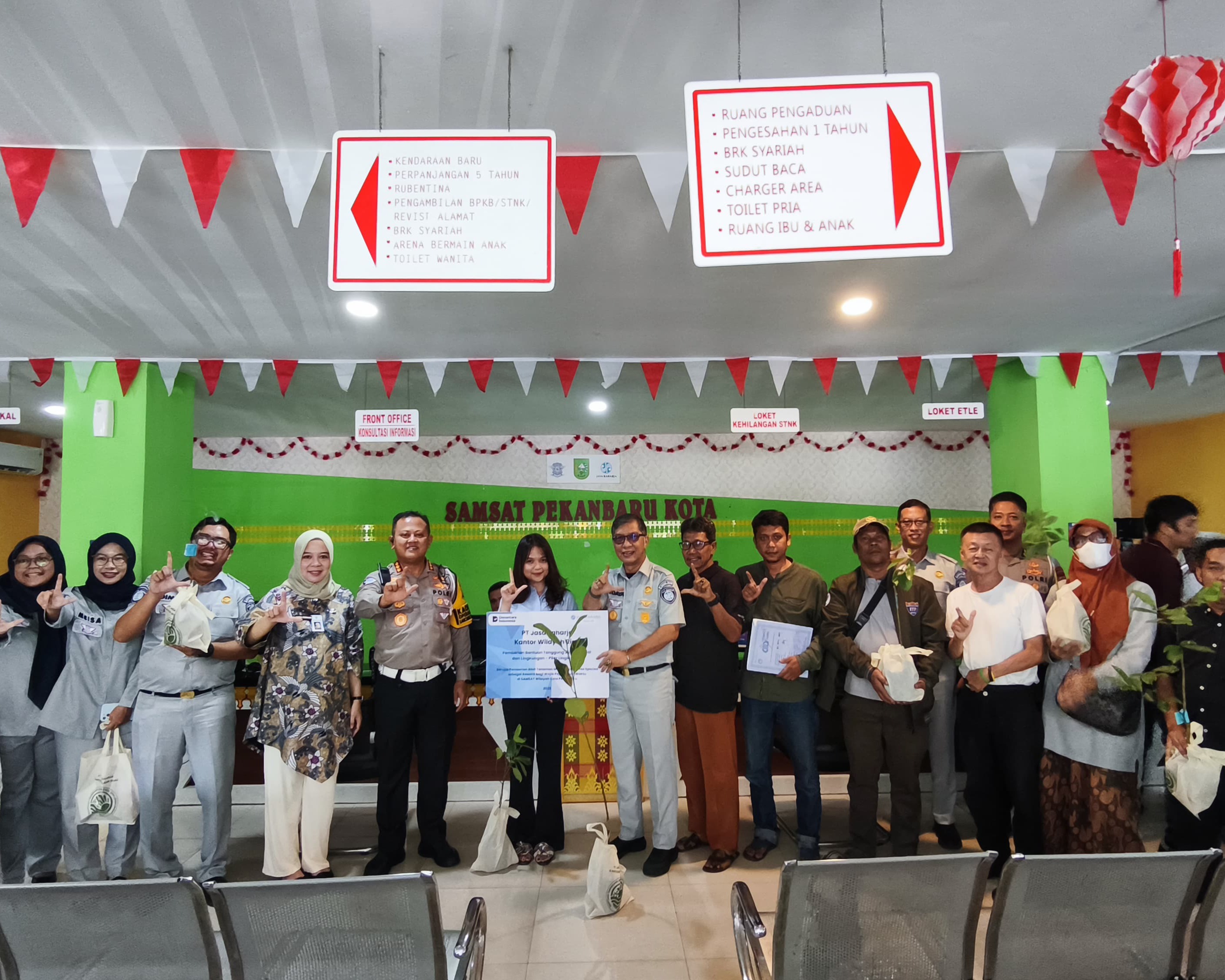 Hari Ke-4 Operasi Zebra Lancang Kuning 2025, Samsat Kota Pekanbaru Perkuat Layanan Humanis, Edukasi, Dan Green Policing