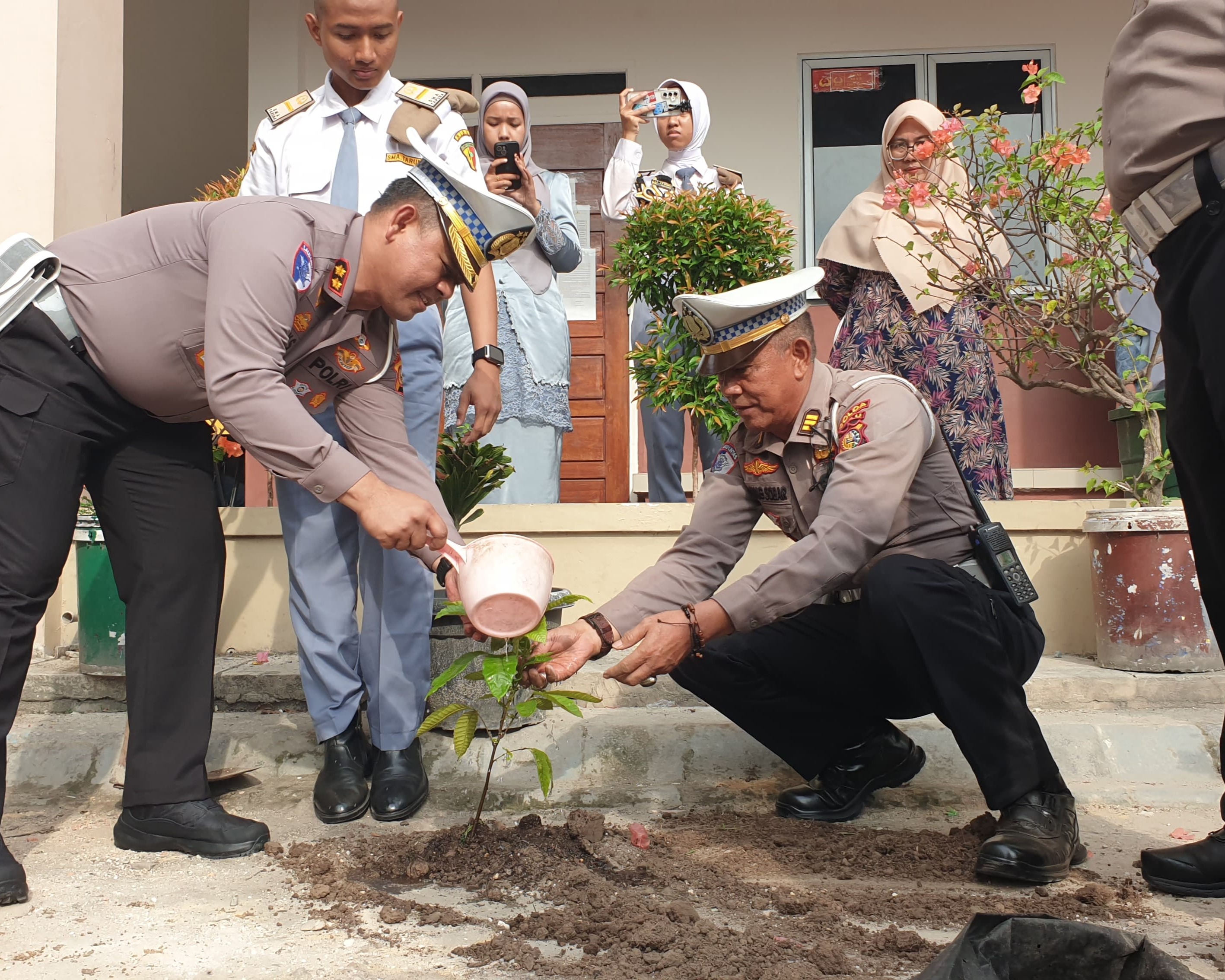 Ditlantas Polda Riau Tanamkan Budaya Tertib Dan Cinta Lingkungan Lewat Kegiatan Police Goes To School Dan Green Policing