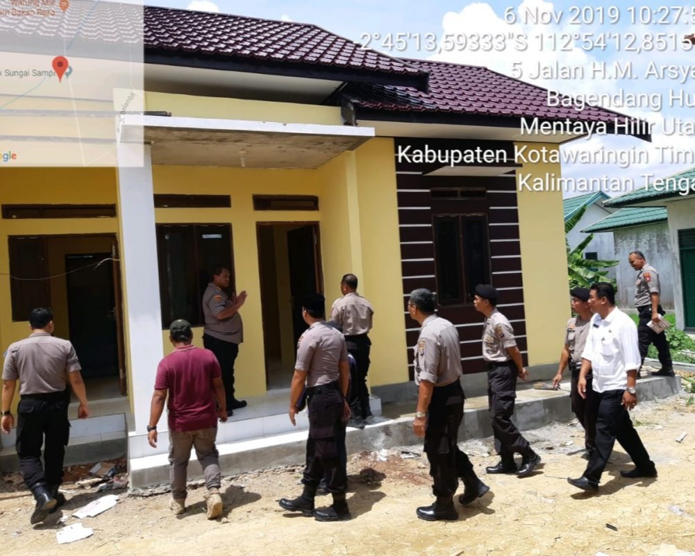 Karo Logistik Polda Kalteng Lakukan Peninjauan Pembangunan Mako Polsek Sungai Sampit