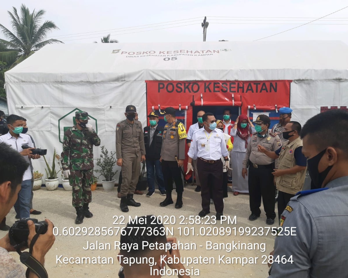 Bupati Kampar Bersama Kapolres Kunjungi Pos Check Point Penanggulangan Covid-19 di Simpang Petapahan Tapung