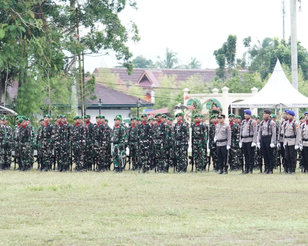 Kapolres Hadiri Upacara Peringatan Hari Pahlawan Ke-80 Tahun 2025 Di Depan Istana Siak