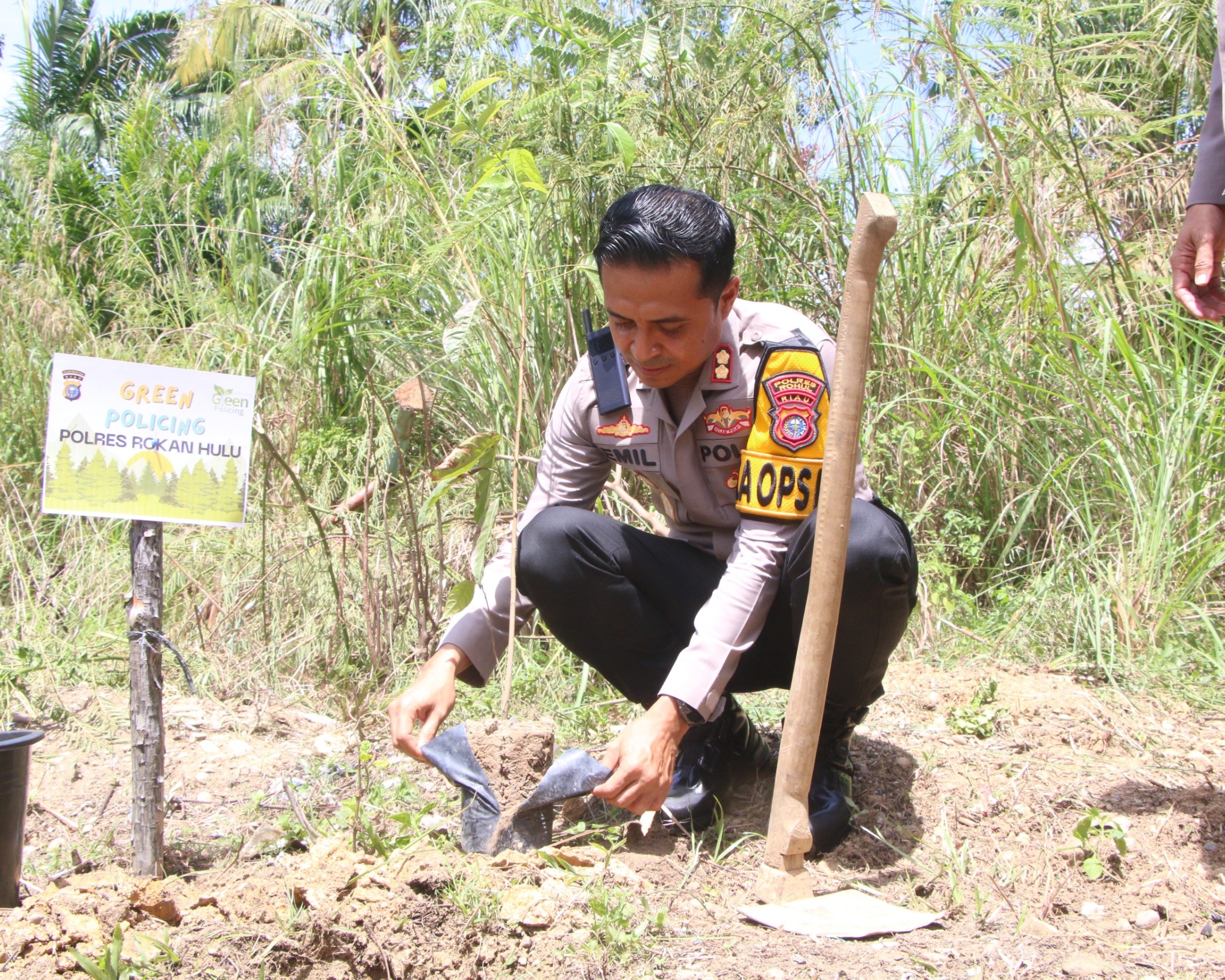 Kapolres Rohul Gelar Temu Ramah dan Tanam Pohon Bersama Tokoh Masyarakat di Rambah Tengah Hulu