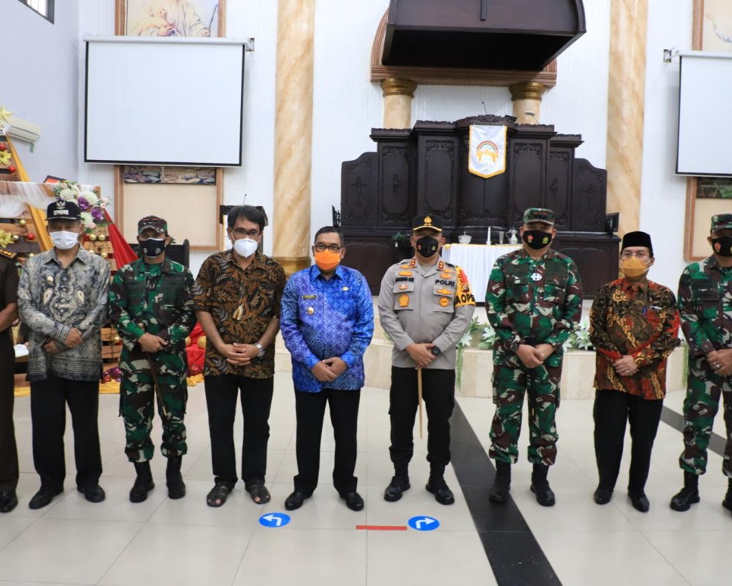 Kapolda Riau Bersama Wakil Gubri dan Forkopimda Lakukan Peninjauan Tempat Ibadah Dalam Rangka Pelaksanaan Hari Raya Natal 2020