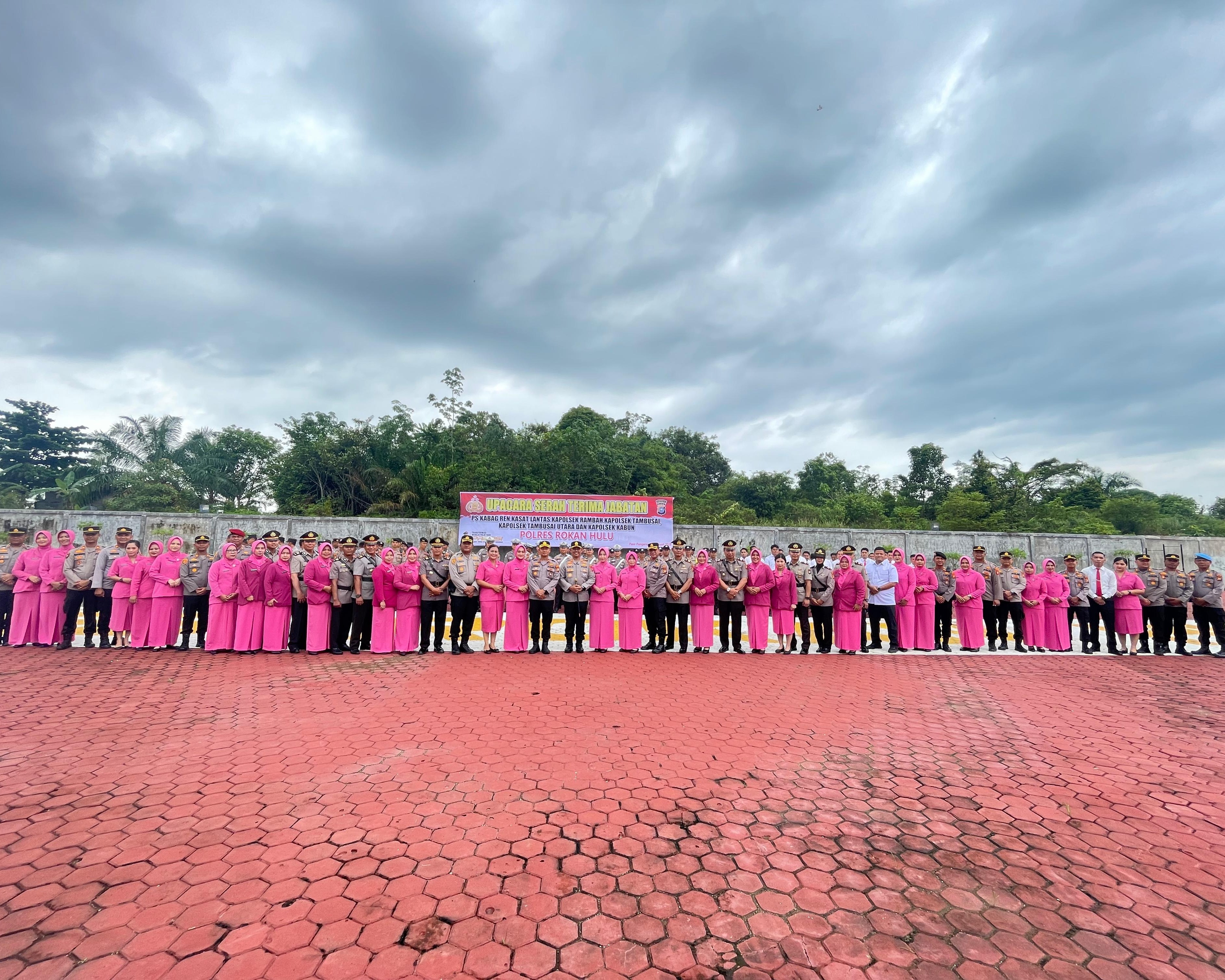 Upacara Serah Terima Jabatan Di Polres Rokan Hulu Berlangsung Khidmat