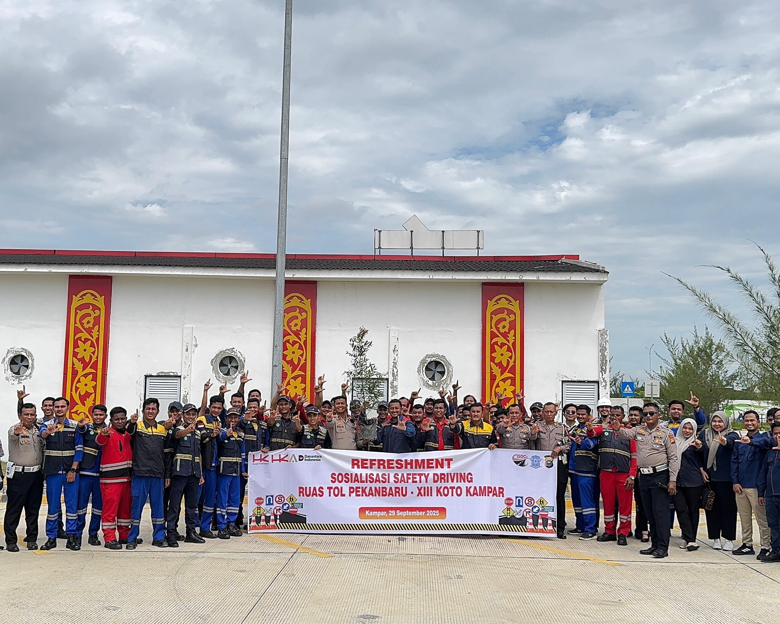 Sosialisasi Safety Driving di Jalan Tol Pekanbaru–XII Koto Kampar, Ditlantas Polda Riau Dorong Edukasi Keselamatan Dan Green Policing