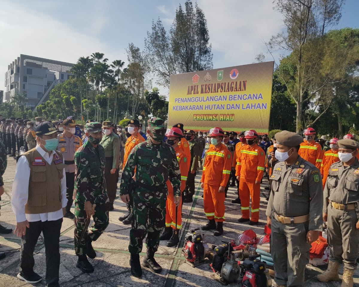 Upaya Pencegahan dan Penanganan Karhutla di Provinsi Riau, Pangdam I/BB Pimpin Apel Kesiapsiagaan Penanggulangan Bencana Karhutla