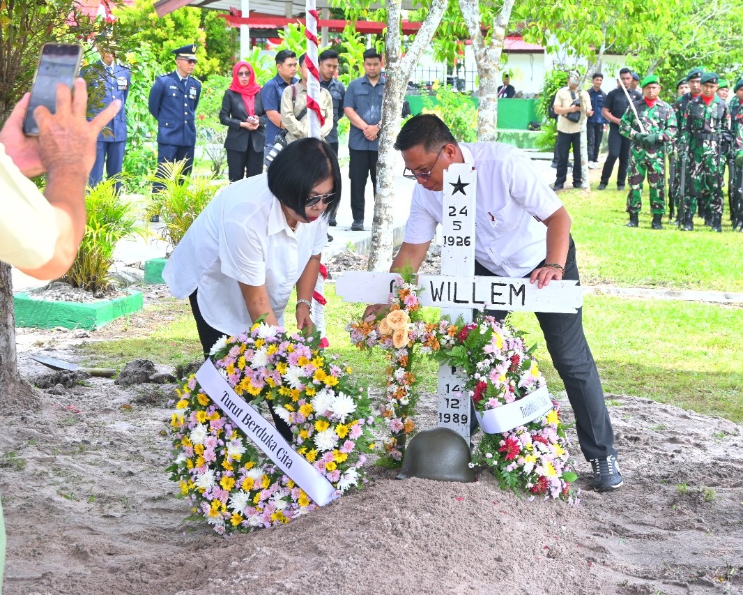 Lanud Iskandar Resmi Pindahkan Makam Pahlawan TNI AU LMU II Cornelius Willem Ke TMP Sanaman Lampang Palangkaraya