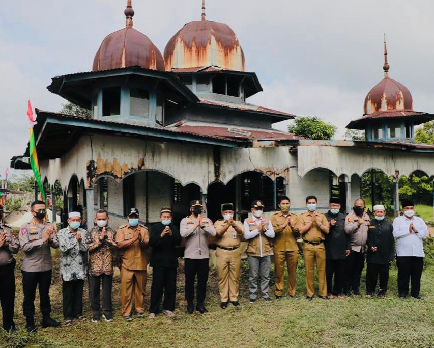 Kapolda Riau Berinisiasi Renovasi Masjid Syeh Abdurrahman Singawek, Bersama Tokoh Masyarakat Letakkan Batu Pertama Pembangunan