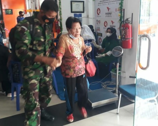 Babinsa Kodim 0301/PBR Monitoring Pelaksanaan Vaksinasi Bagi Lansia