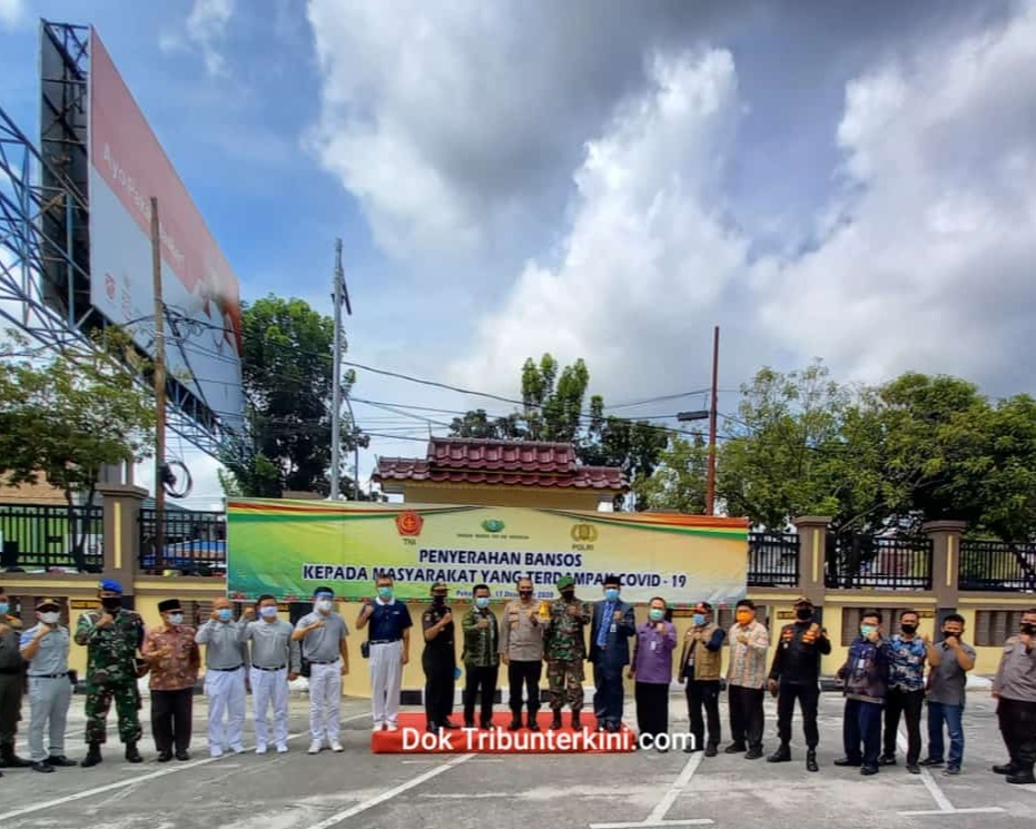 Polresta Pekanbaru Salurkan Bantuan 10 Ton Beras Dari Yayasan Budha Tzu Chi Indonesia