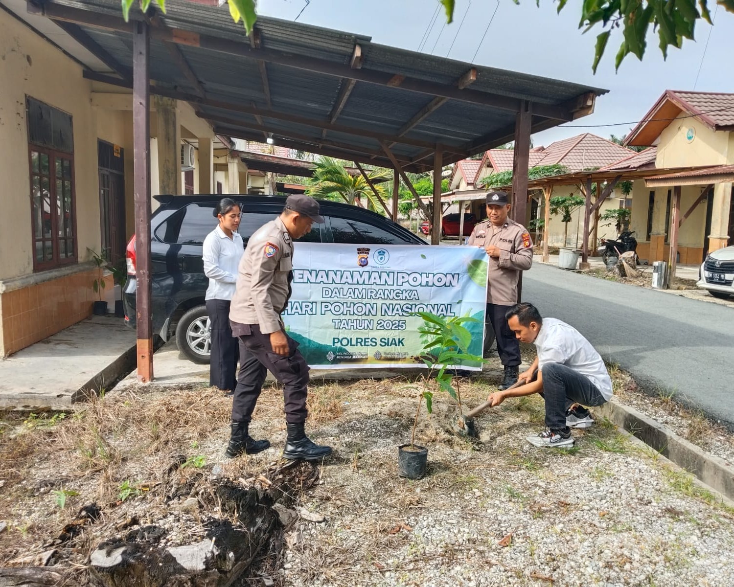 Polres Siak Tanam 155 Pohon Dukung Gerakan 21.000 Pohon Serentak Polda Riau: Wujud Nyata Green Policing Di Hari Pohon Nasional 2025