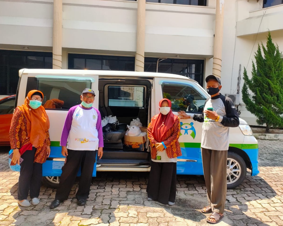 Forkomwil PUSPA Lancang Kuning Provinsi Riau Bagikan Sembako dan Masker Kepada Warga Yang Membutuhkan, Dalam Rangka Menghadapi Wabah Pandemi Covid-19