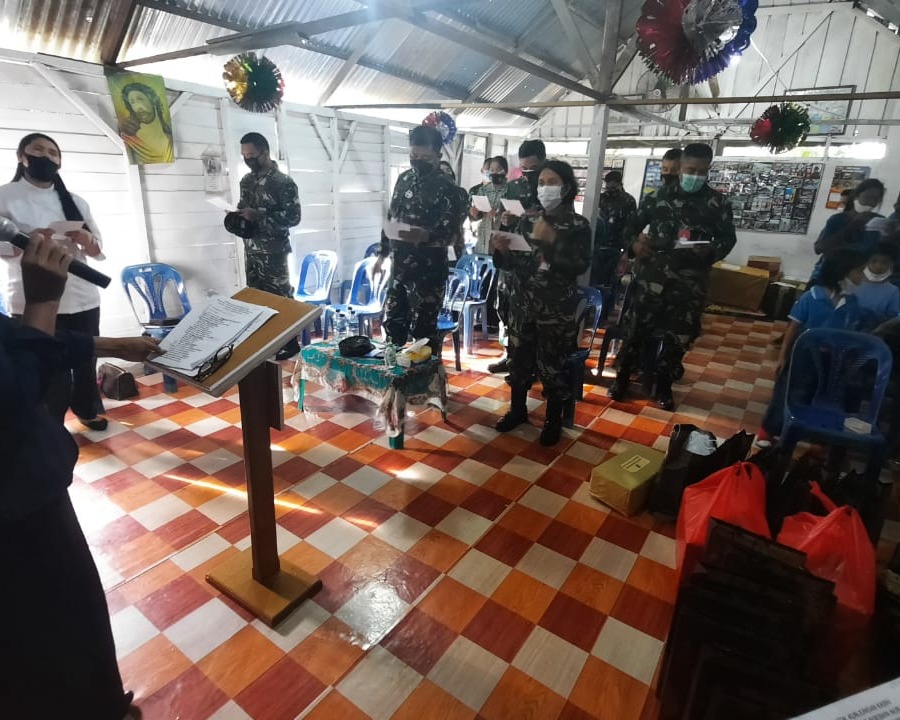 Maknai Hari Raya Natal, Umat Kristiani Lanud RSN Anjangsana Ke Panti Asuhan