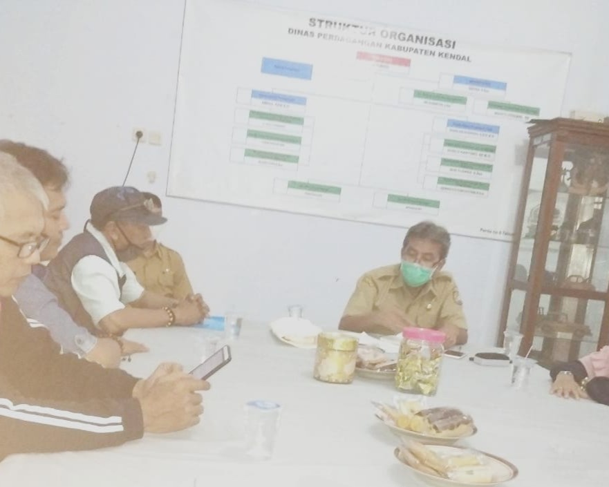 LSM Pualam Djawa Kendal Dampingi Pedagang Pasar Weleri