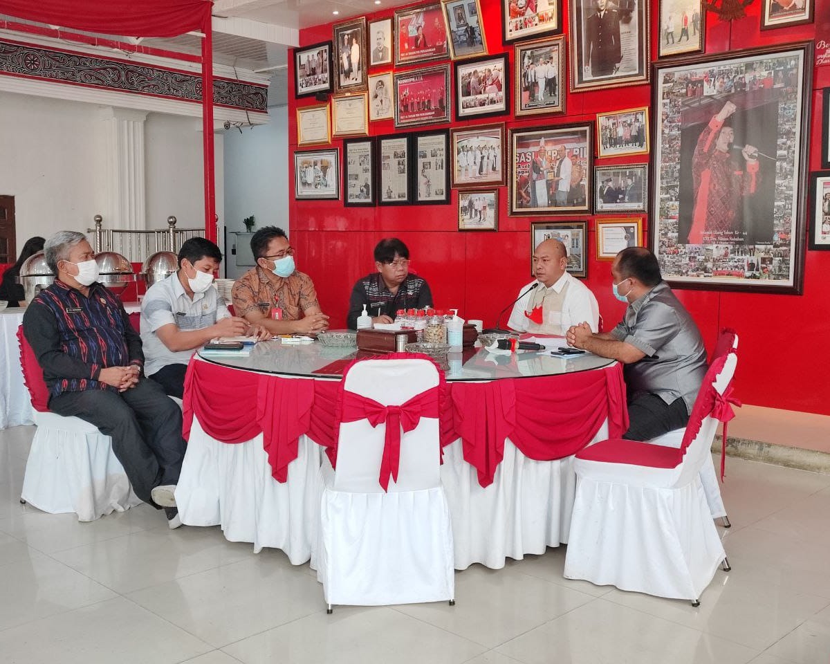 Bupati Hadiri Acara Penandatanganan Kontrak Dana Alokasi (DAK) Bidang Jalan TA 2022 Pada Dinas PUPR Kabupaten Taput Antara PPK Dengan Penyedia