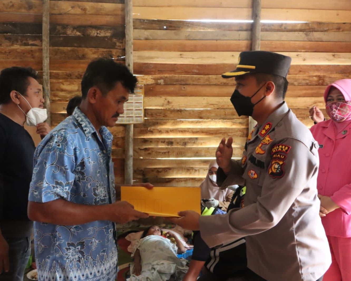 Dapat Bantuan Perobatan Dari Kapolda Riau, Warga Siak Penderita Tuberculose Tulang: Masih Banyak Polisi Baik Di Republik Ini