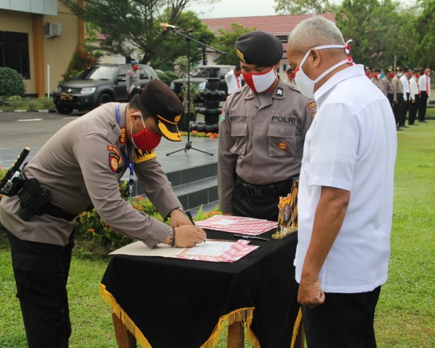 Kapolres Palangka Raya Pimpin Langsung Apel Pagi dan Menggelar Penandatanganan Pakta Integritas Anti Narkoba