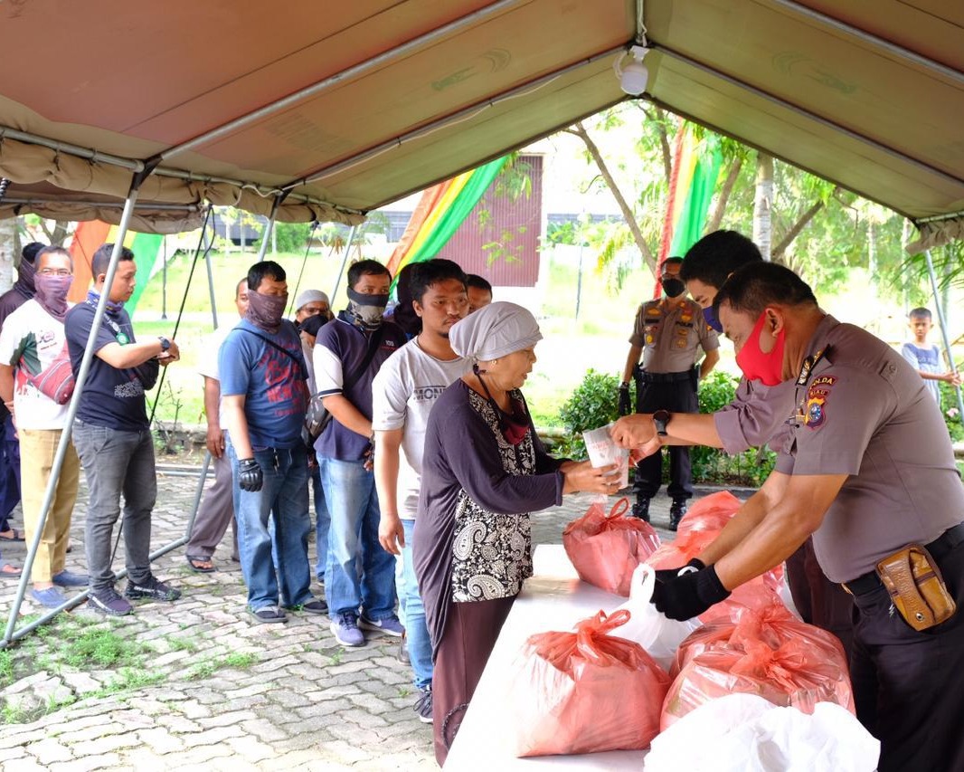 Posko Relawan Bagikan Bantuan, Ketua MUI Riau: Inisiatif Mulia