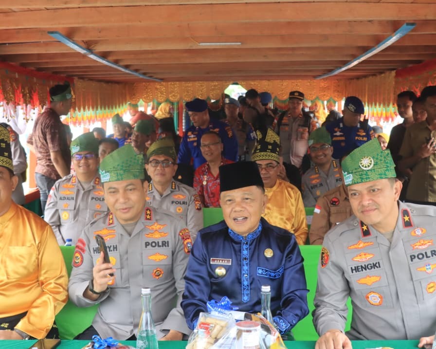 Kapolda Riau Susur Sungai Jelajah Kampung, Ajak Warga Jaga Budaya dan Alam