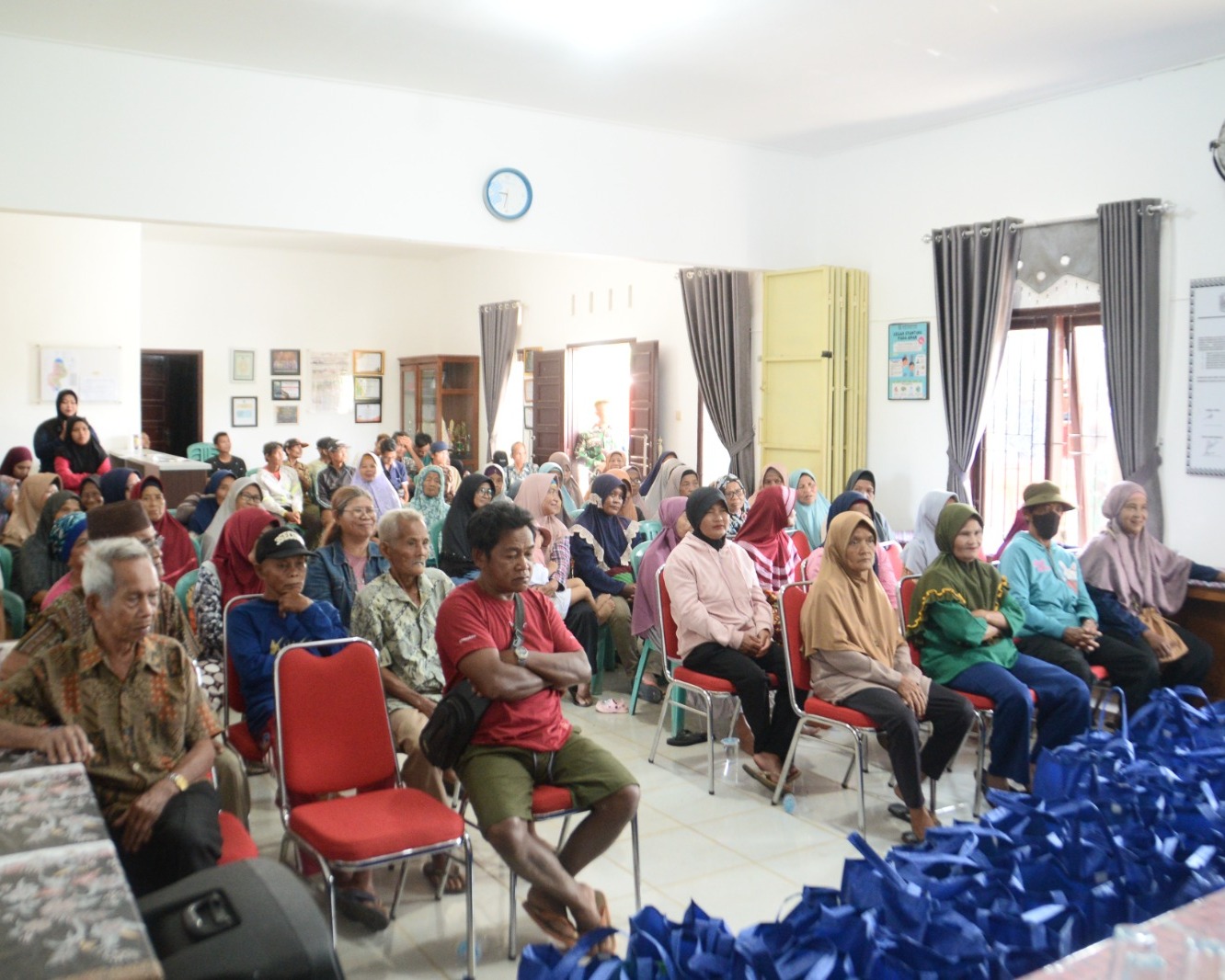 HUT Ke-74 Koopsud, Koopsud I Kunjungi Warga Berikan Sembako